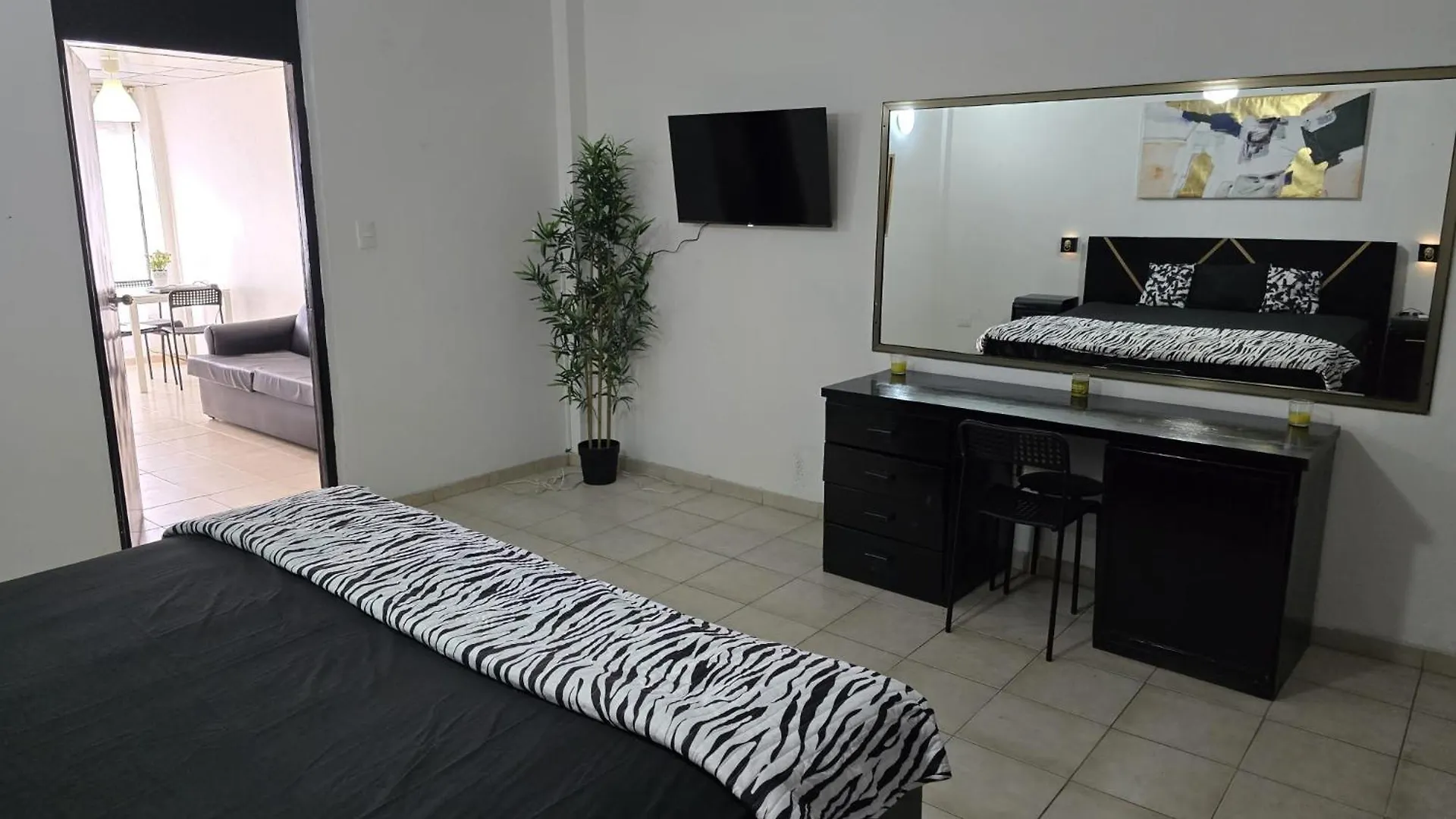 Linkzup Europa Condos El Batey 0*,